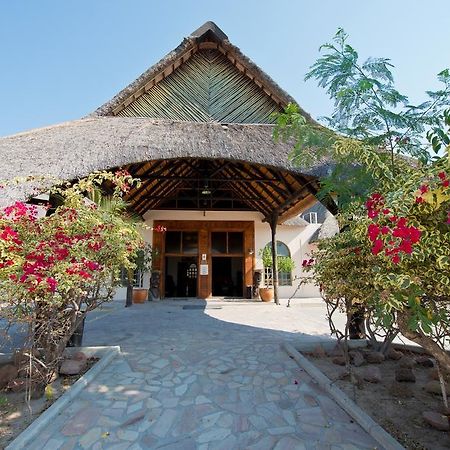Отель Oshakati Country Экстерьер фото