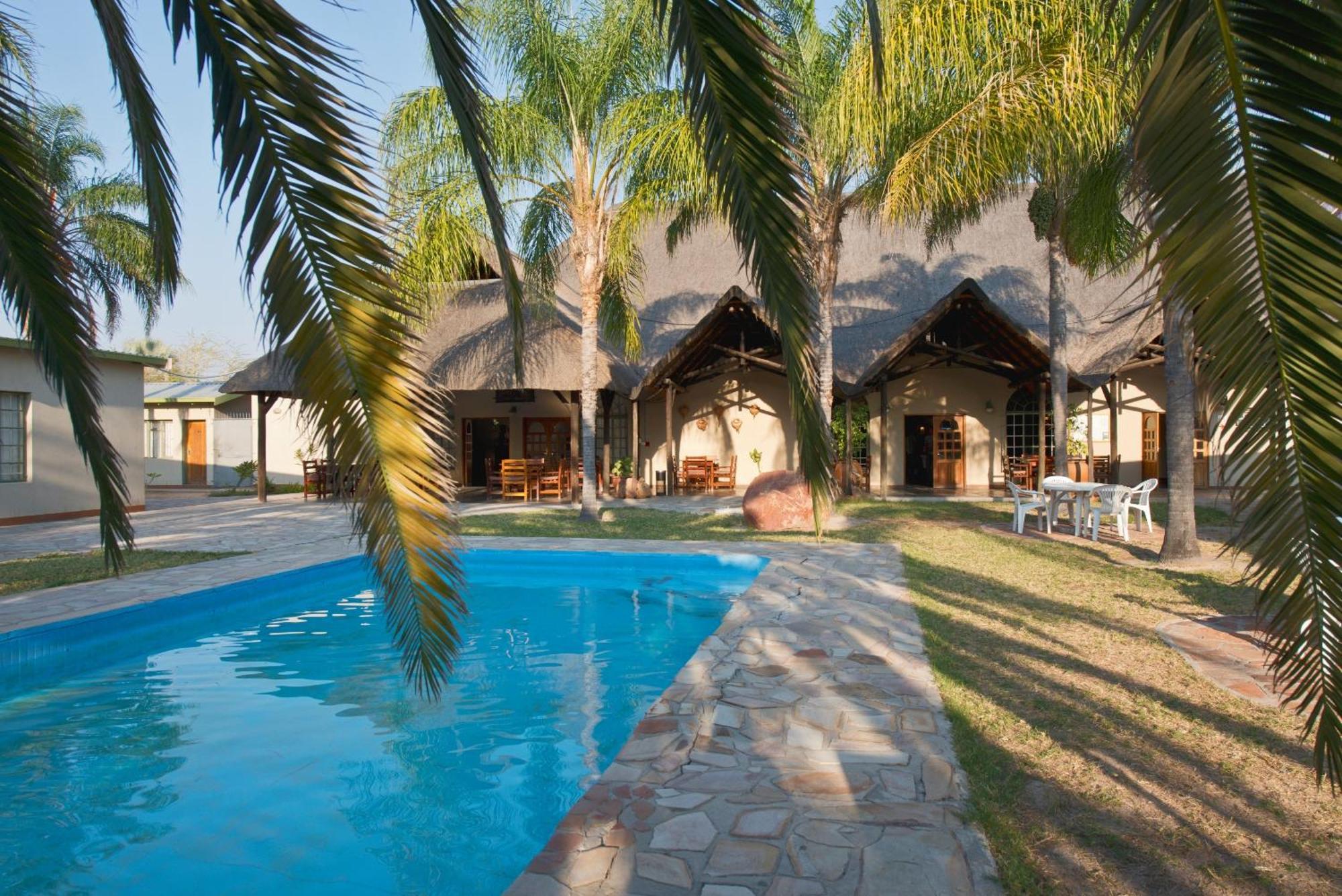 Отель Oshakati Country Экстерьер фото