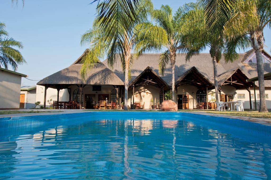 Отель Oshakati Country Экстерьер фото