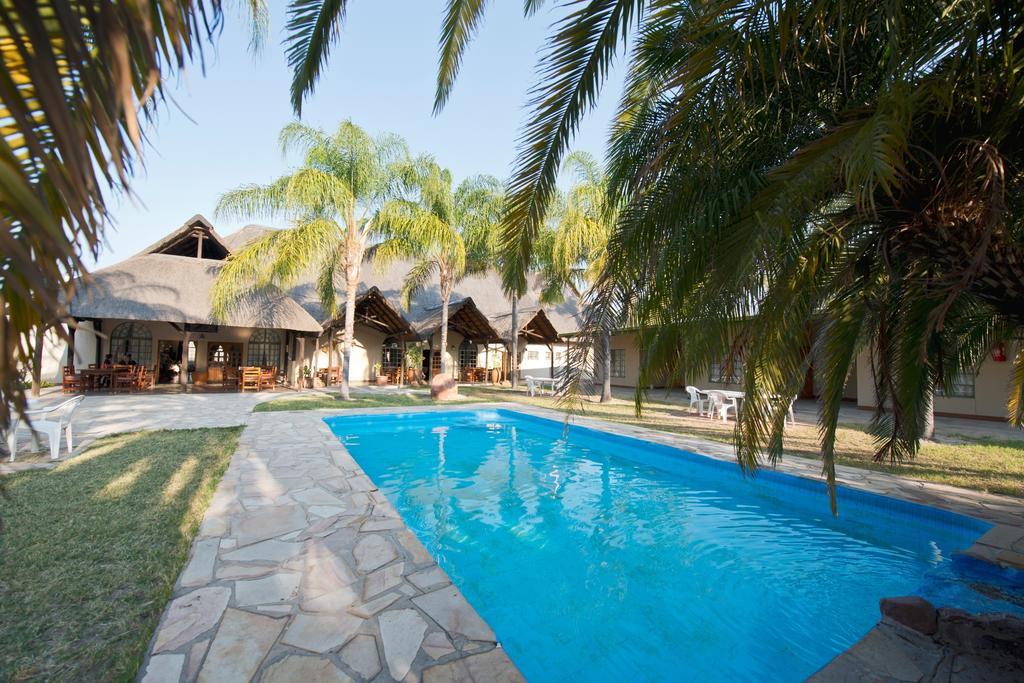 Отель Oshakati Country Экстерьер фото