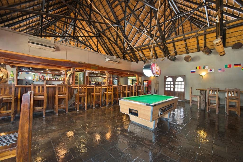 Отель Oshakati Country Экстерьер фото